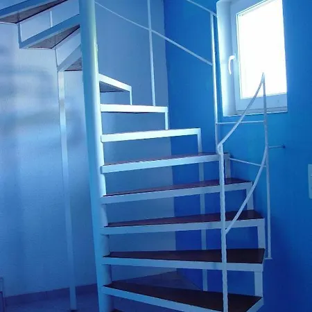 Lea マリ・ロシニュ